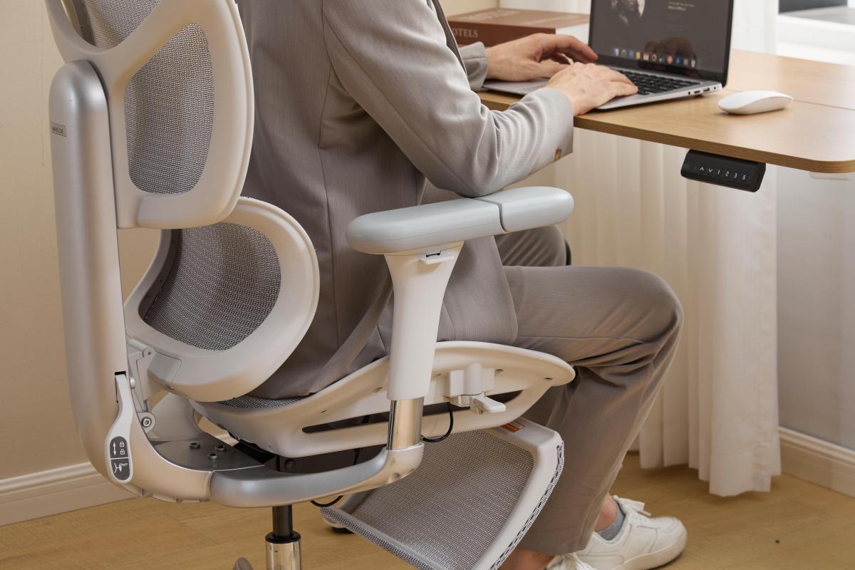 How Adjustable Armrests Improve Typing & Mouse Use: A Complete Ergonomic Guide