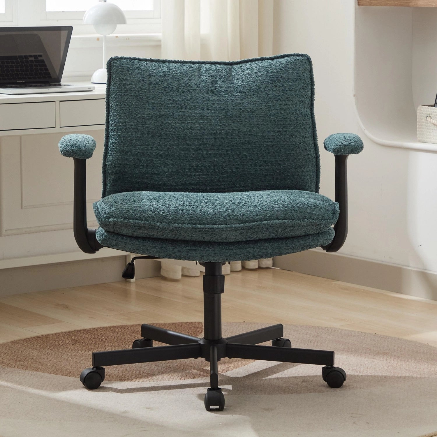 P3 Criss Cross Chair with Adjustable Armrests