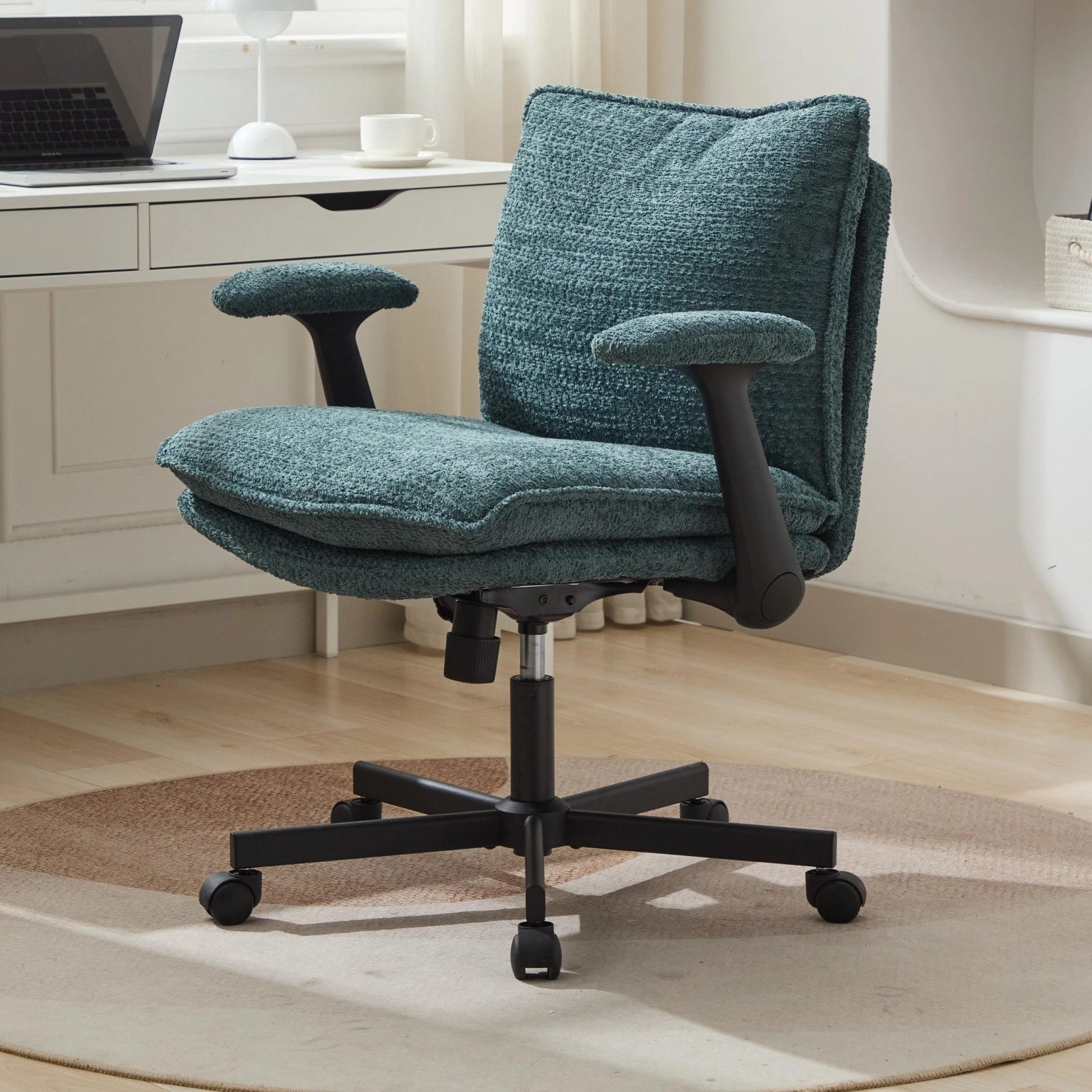 P3 Criss Cross Chair with Adjustable Armrests